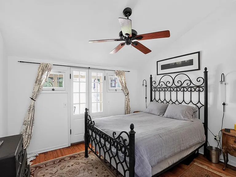 221 Park Ln — Photo 25