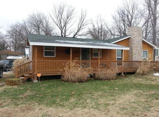 303 Ash St, Willow Springs, MO 65793