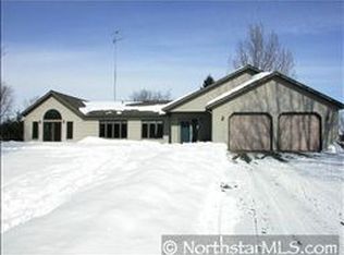 19412 Red Oak Cir, Avon, MN 56310