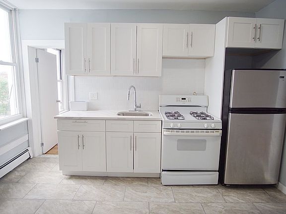 3rd image of 601 18th St APT 2A