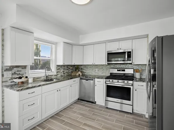 416 River Dr, Westville, NJ 08093