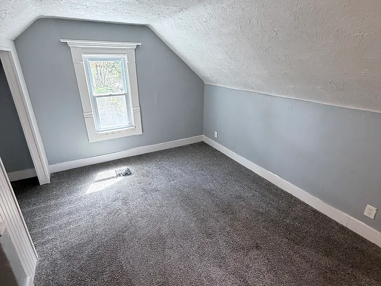 1155 Sawyer Ave — Photo 13