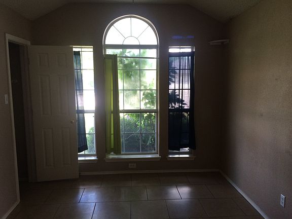 5th image of 3304 Levy Ln