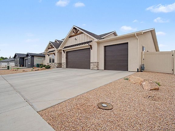3rd image of 260 Maggie Dr