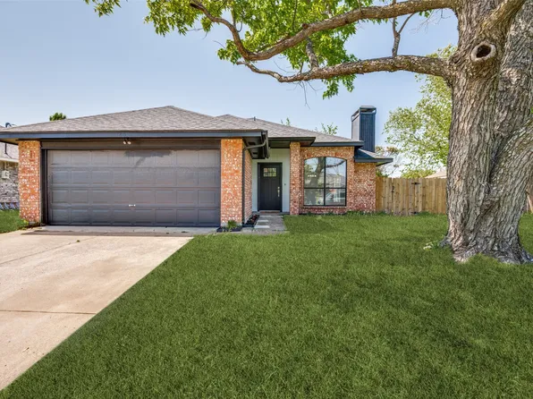 700 Honeysuckle Ln, Cedar Hill, TX 75104