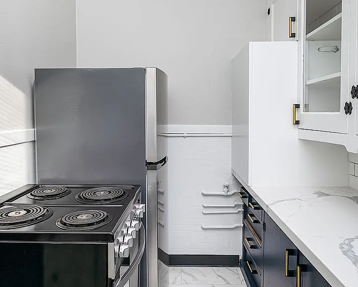 Elegant Renovation! HUGE 1 Bed 1 Bath Available Now! — Photo 13