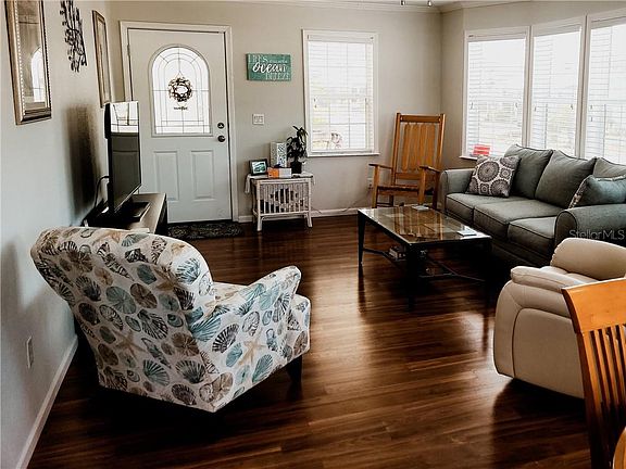 5th image of 213 Water Oak Ln