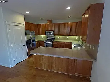 4 bed, 2736 sqft, $3,450 — Photo 2