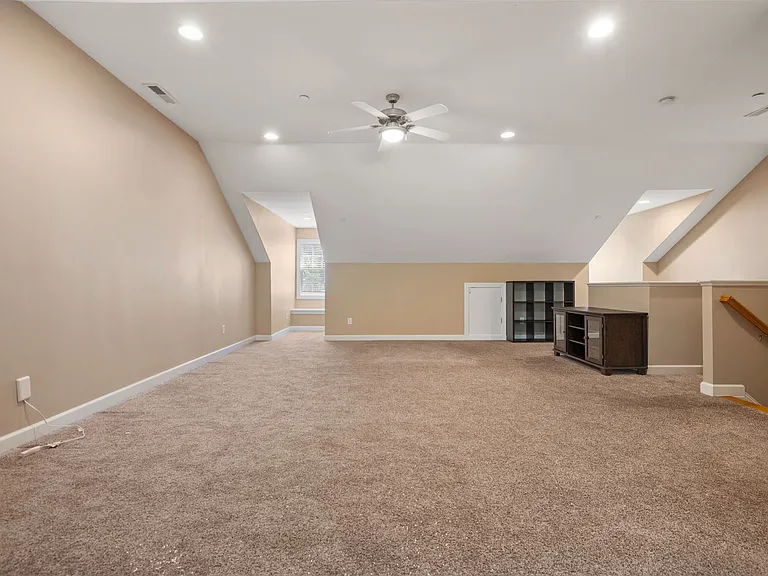 207 Towne Ridge Ln — Photo 24
