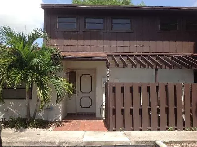 6943 SW 40th St #11-R — Photo 1