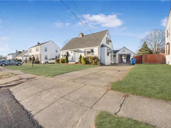 194 Ausdale Rd, Cranston, RI 02910