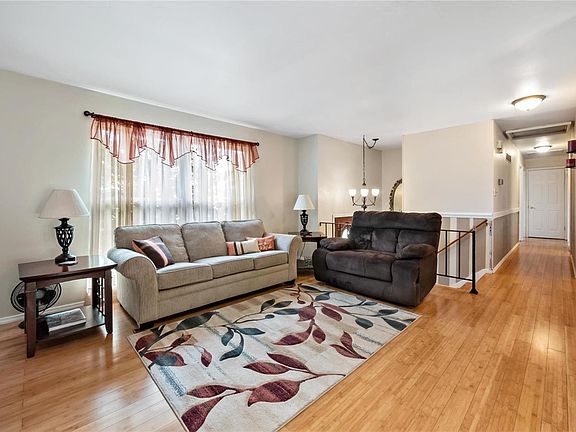 2nd image of 2729 Sky Hill Ct