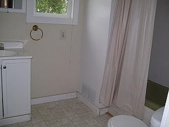 1st image of 106 S Oak St