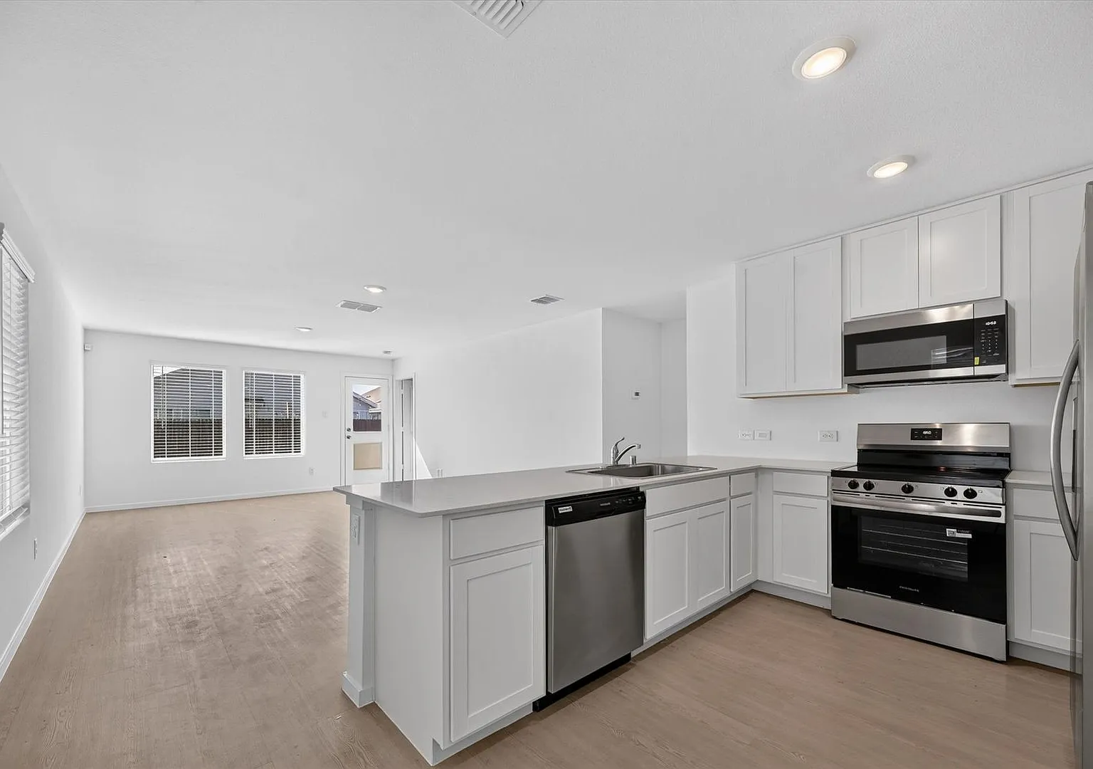 Newly Built Home in Wilmer, TX! — Photo 4