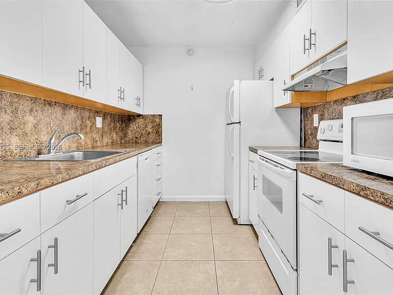 7201 Miami Lakes Dr #B14 — Photo 10