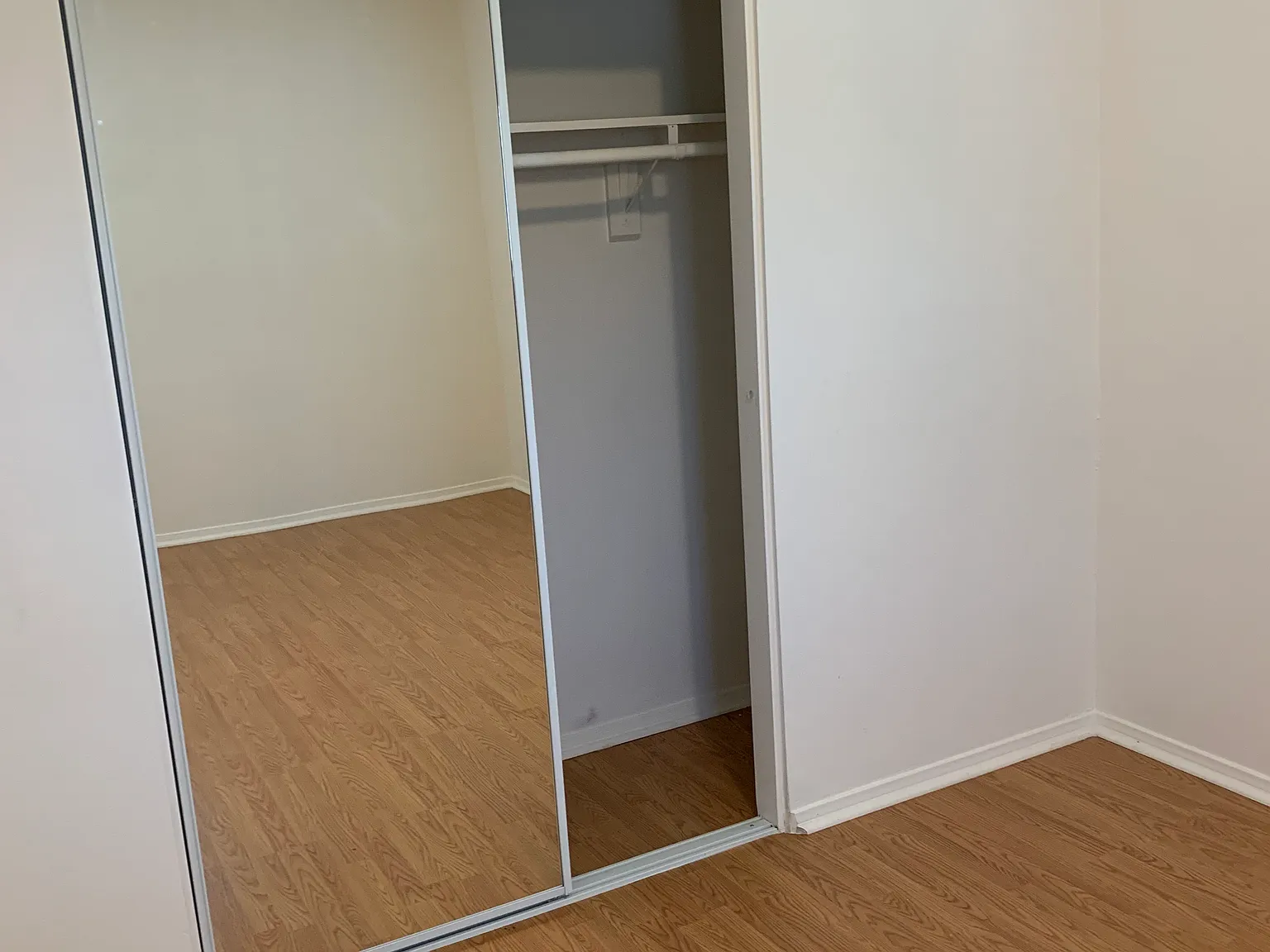 3 bed, 1200 sqft, $3,800 — Photo 4