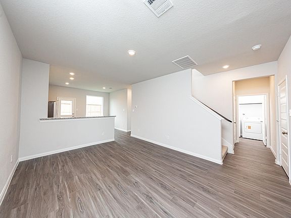 5th image of 1375 Mount Bassie Trl