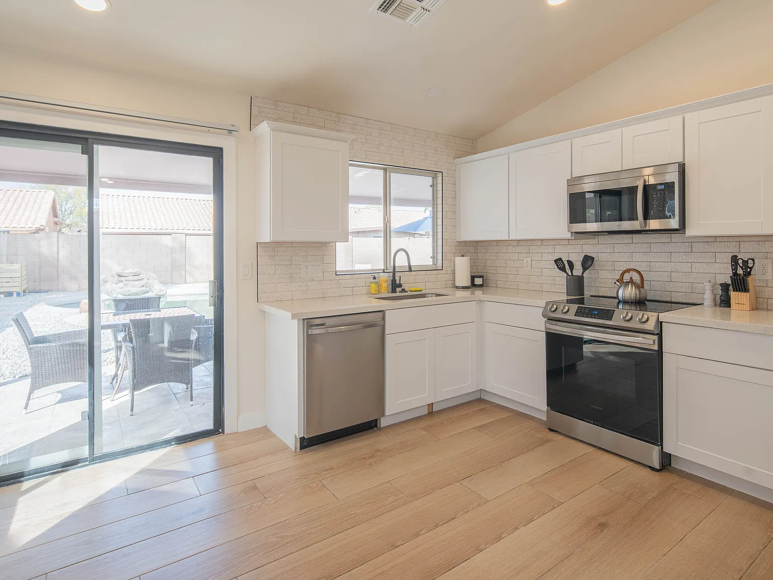 3 bed, 1150 sqft, $2,295 — Photo 2