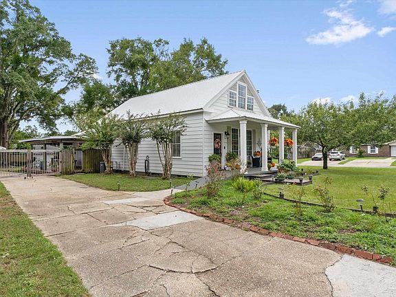3rd image of 3201 E Lakeview Ave