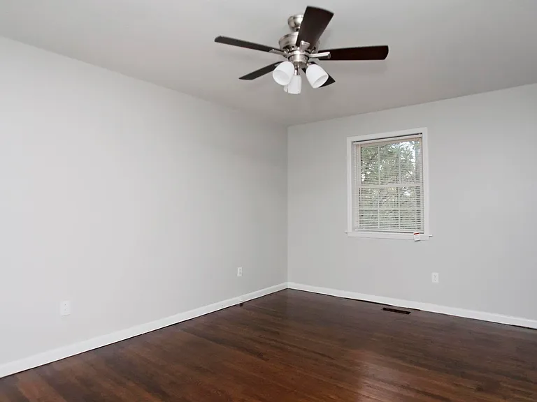 401 Valley View Dr — Photo 20