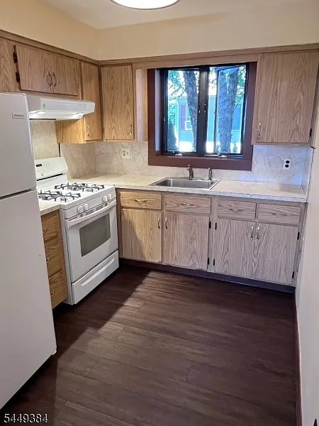 2 bed, 1.0 bath, $2,200 — Photo 2