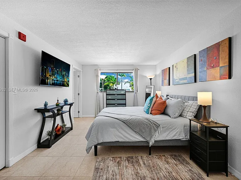 1334 Collins Ave #403 — Photo 17