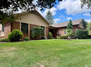6991 Streamview Dr, Lambertville, MI 48144