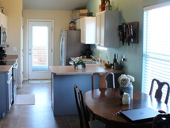 3rd image of 1326 Symons St