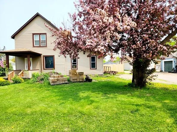212 Powell Ave, Coleraine, MN 55722