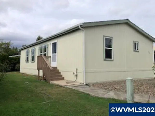 300 SE Lacreole Dr #263, Dallas, OR 97338