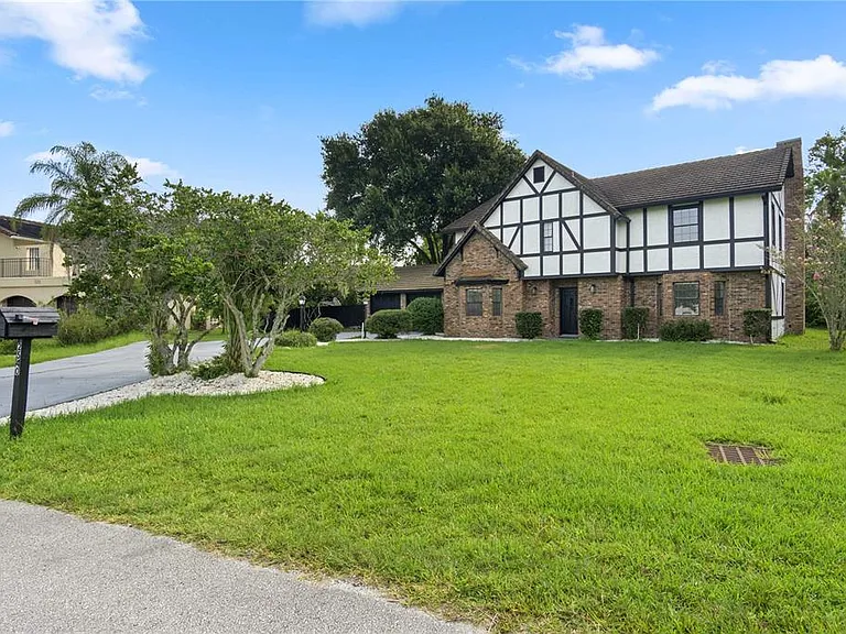 2540 Albany Dr — Photo 2