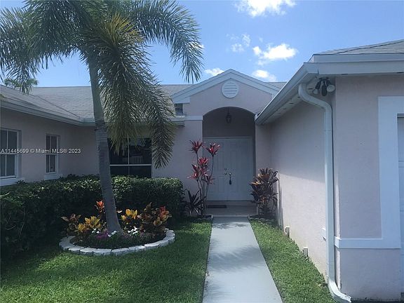 3rd image of 4041 SW 72nd Dr