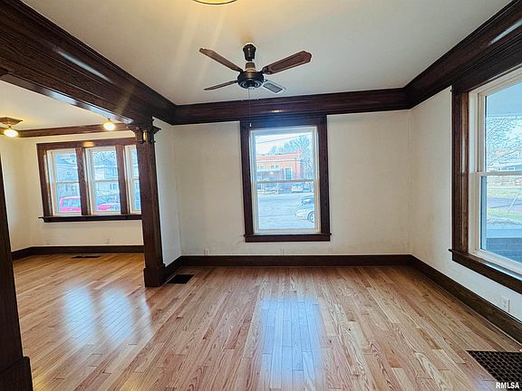 3rd image of 560 N Crafford St