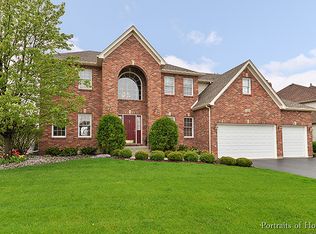 736 Queens Gate Cir, Sugar Grove, IL 60554