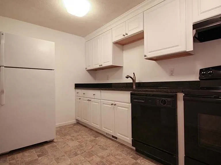 3 Elm St #2 — Photo 4