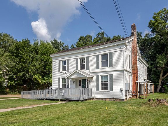 3rd image of 621 Oak St
