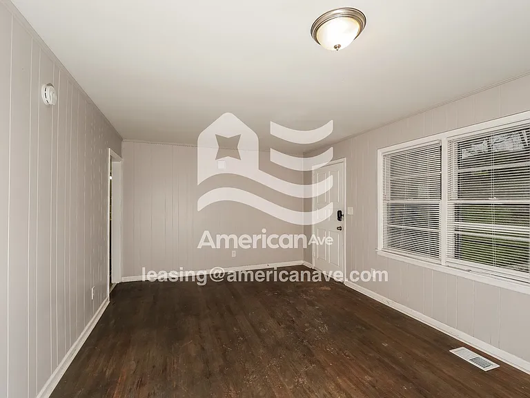 1852385_004_living_room_13631510.jpg