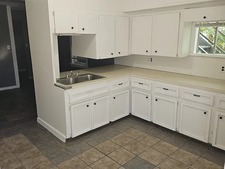 217 N Wilson Ave — Photo 13