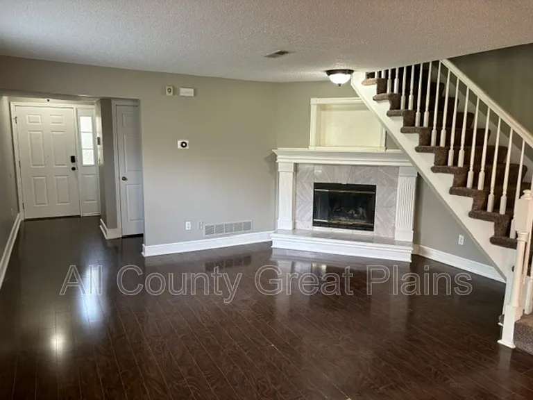 1400 NW Jefferson Ct — Photo 3