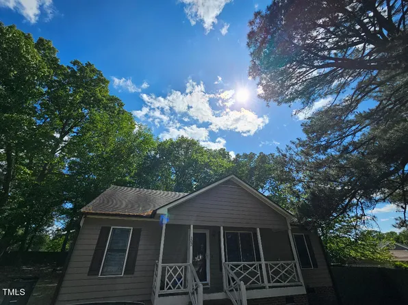 202 Valley Ct, Selma, NC 27576