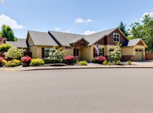 1099 S 40th St, Springfield, OR 97478