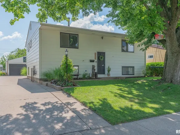 3446 3rd St #A, East Moline, IL 61244