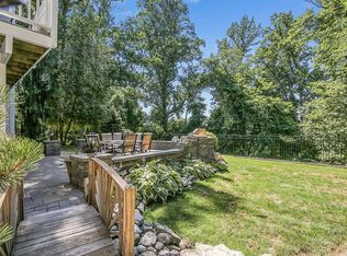 8 Stirling Rd, Bernardsville, NJ 07924