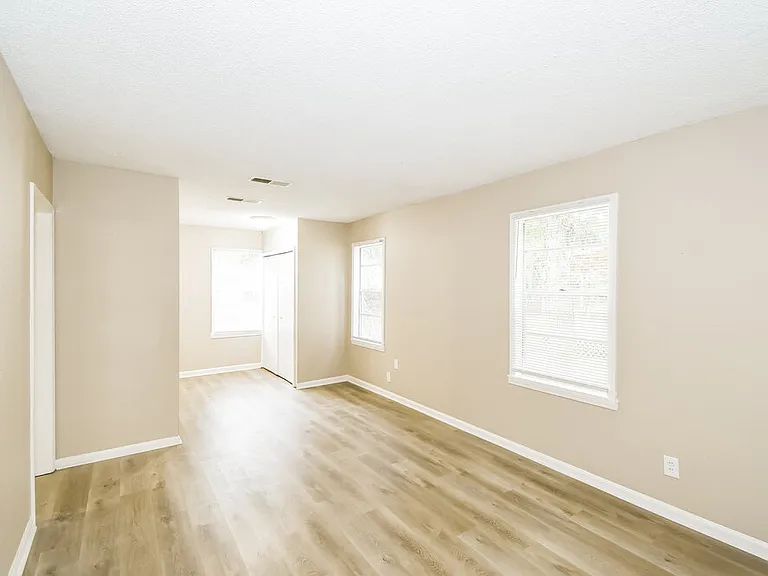 1031 Bunker Hill Blvd — Photo 3