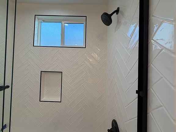 3rd image of 10909 Morrison St APT 03