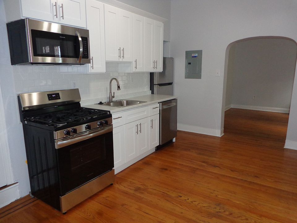 Kitchen with new cabinets and new appliances