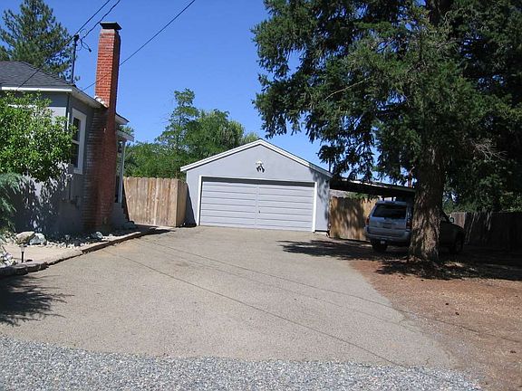 3rd image of 808 W Lennox St