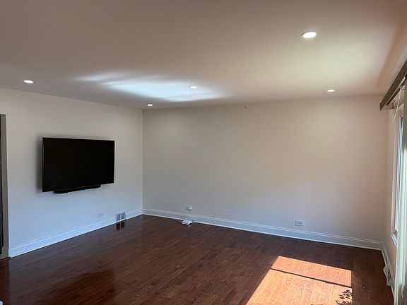 3rd image of 20 N Albert St