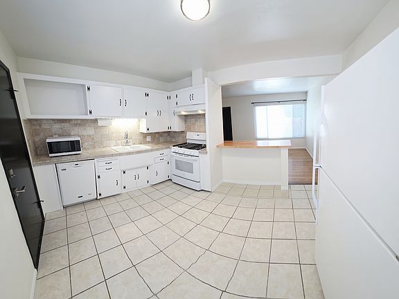 4th image of 2039 Thomas Ave