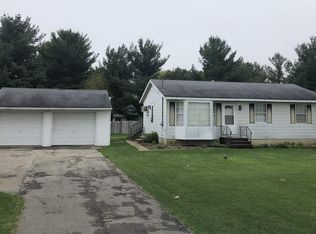 10221 N Meridian Rd, Pleasant Lake, MI 49272